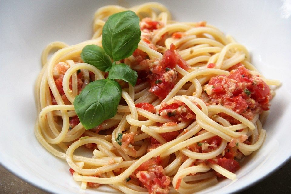 Spaghetti mit kaltem Sugo