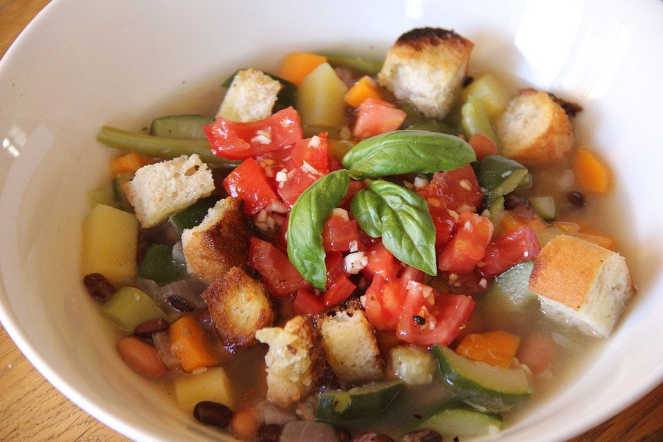 Französische Gemüsesuppe mit Pisto