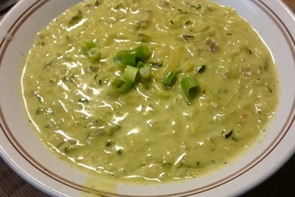 Zucchini - Suppe mit Kurkuma