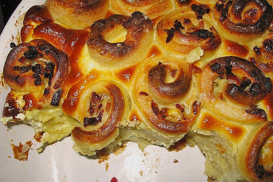 Überbackene Kartoffelschnecken mit Speckfüllung