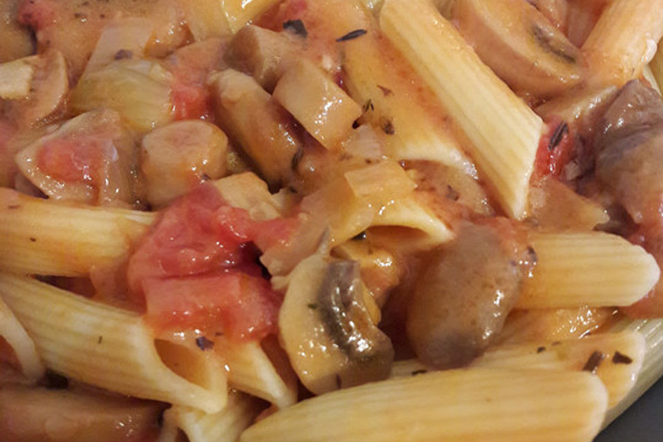 Champignons in Tomaten - Rahmsoße