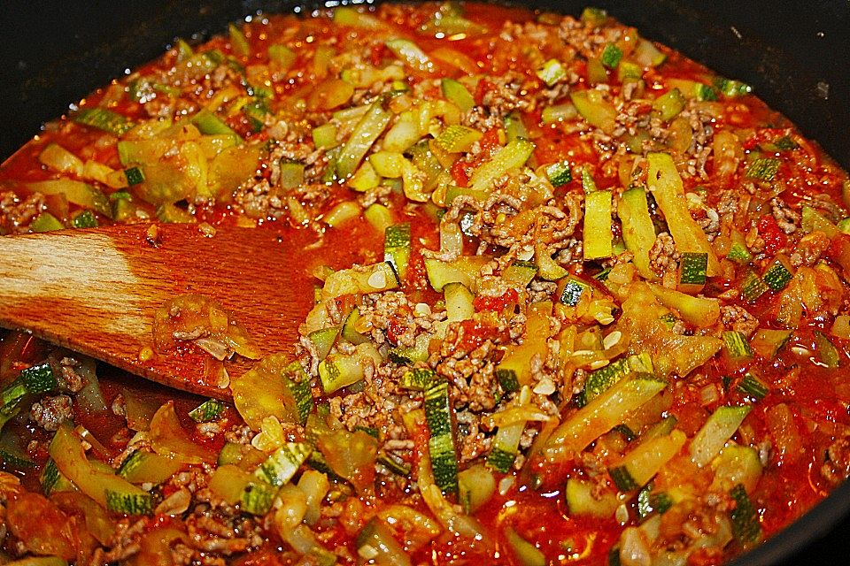 Hackfleisch - Zucchini - Tomaten - Soße