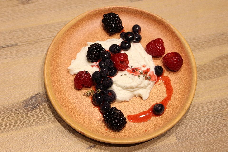 Ricotta - Vanillecreme mit Beeren