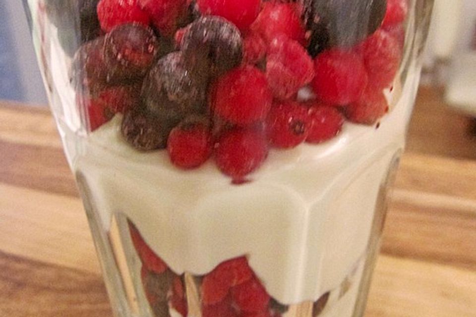 Ricotta - Vanillecreme mit Beeren