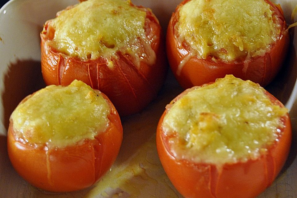 Gefüllte Tomaten mit Kartoffelpüree