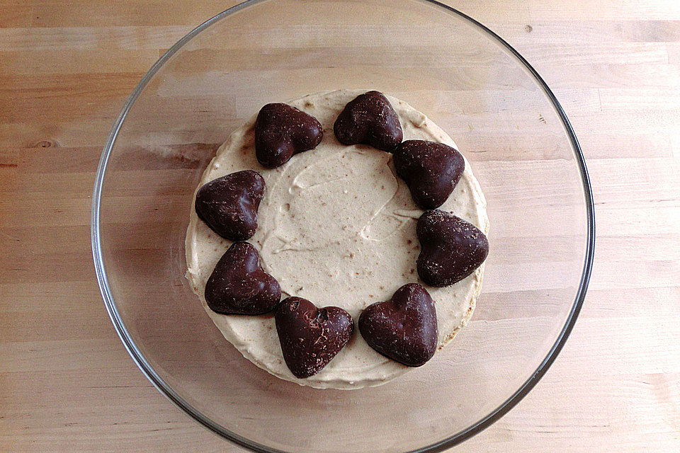 Weißes Lebkuchenmousse mit Glühweinbirnen