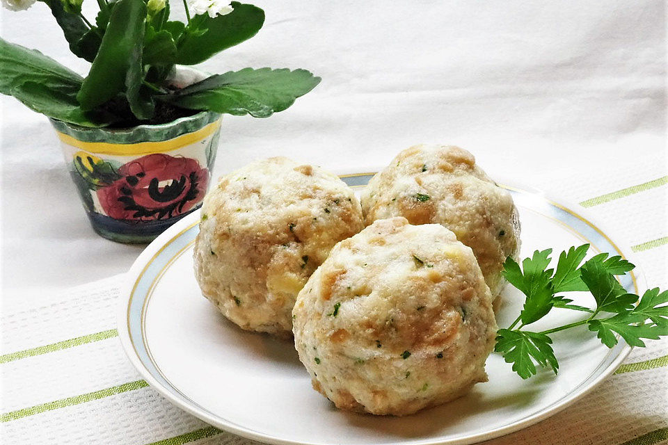 Alt-Wiener Semmelknödel