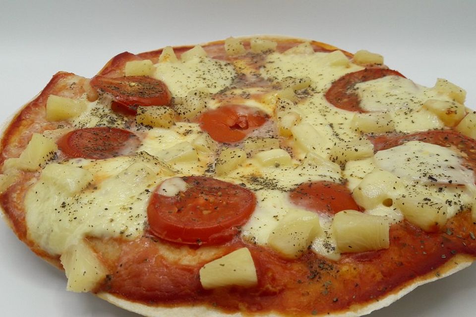 Pizza Ananas - Mozzarella - Basilikum