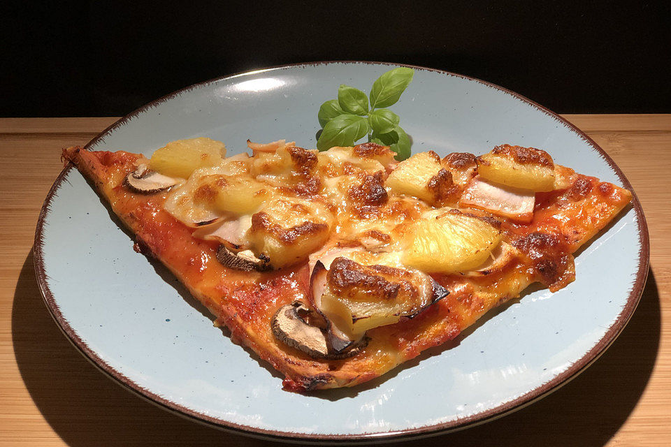 Pizza Ananas - Mozzarella - Basilikum