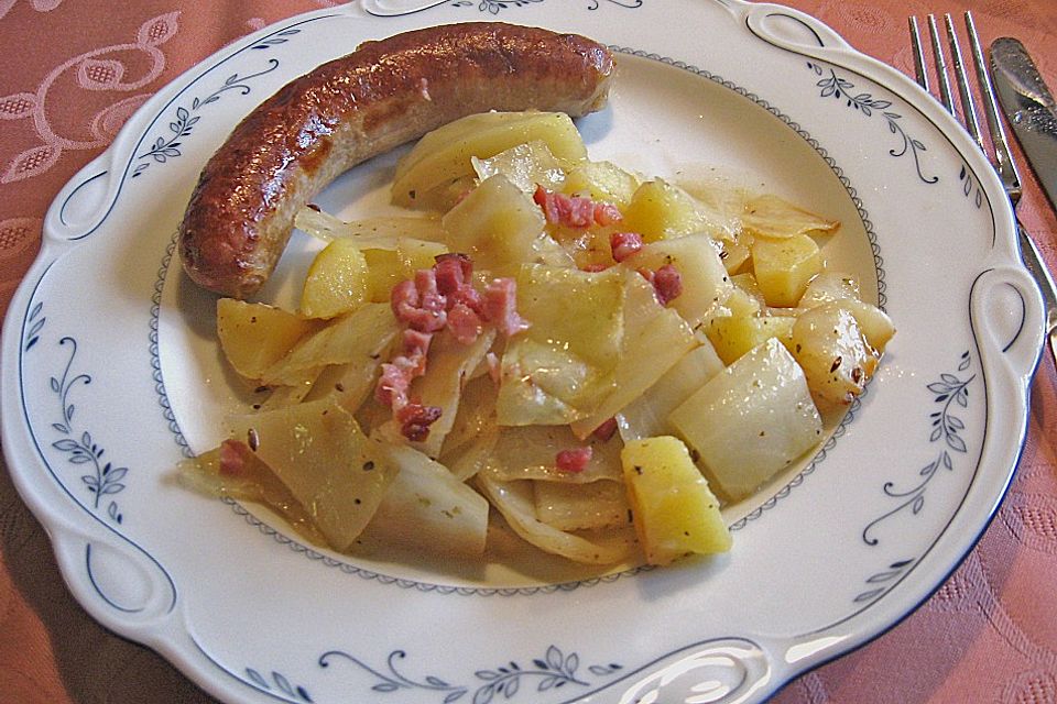 Schmorkohl mit Bratwurst