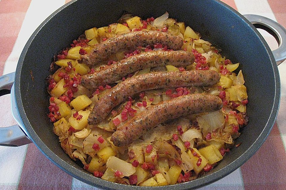 Schmorkohl mit Bratwurst