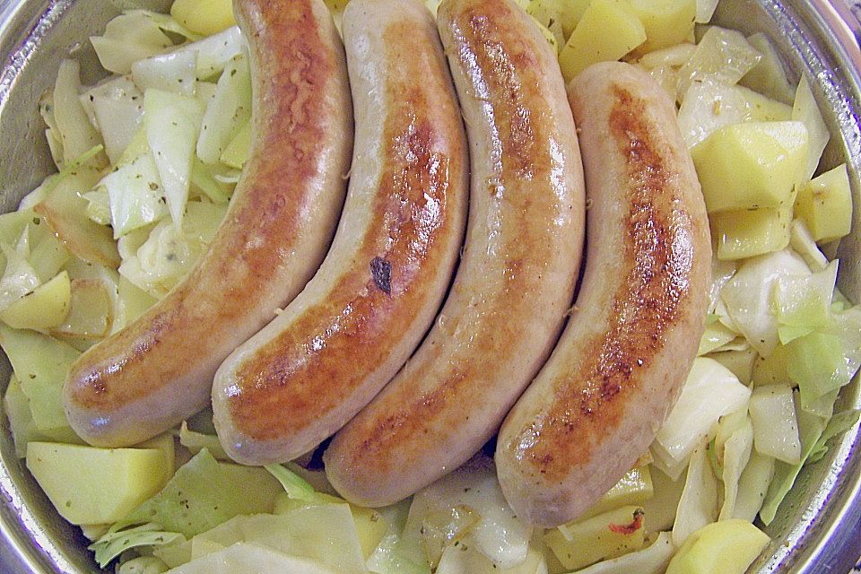 Schmorkohl mit Bratwurst