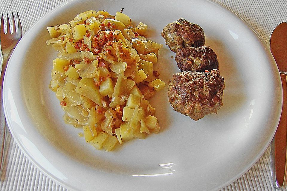 Schmorkohl mit Bratwurst