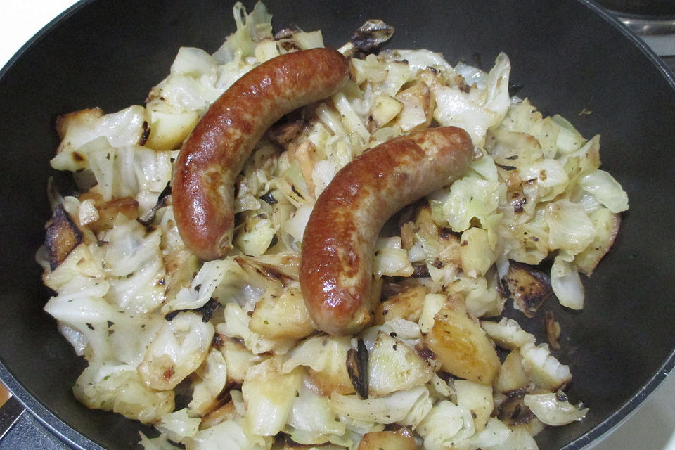 Schmorkohl mit Bratwurst