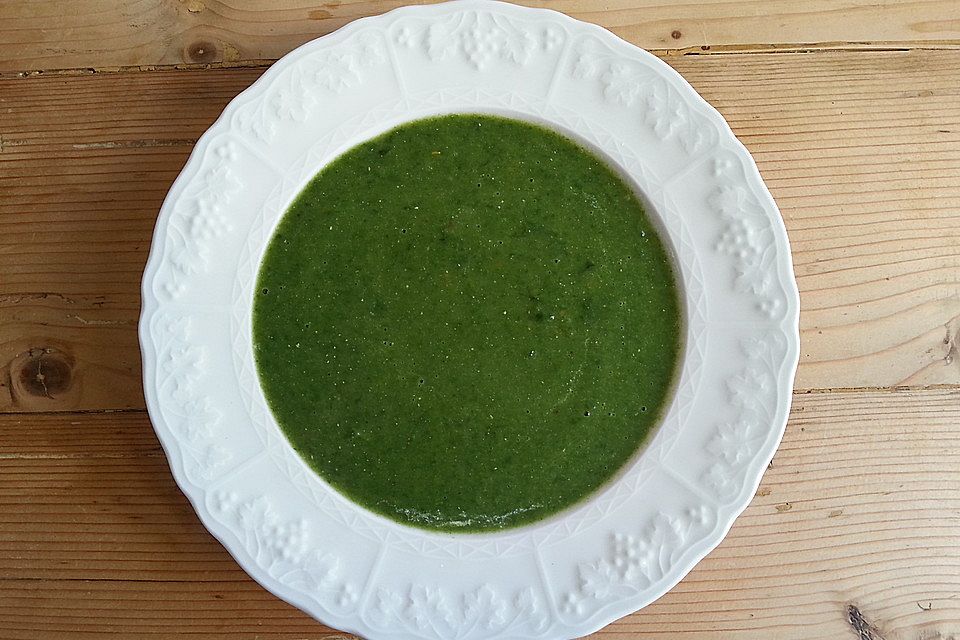 Kalorienarme Spinatsuppe