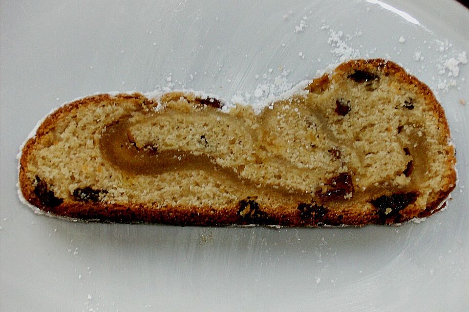 Quarkstollen mit Marzipan