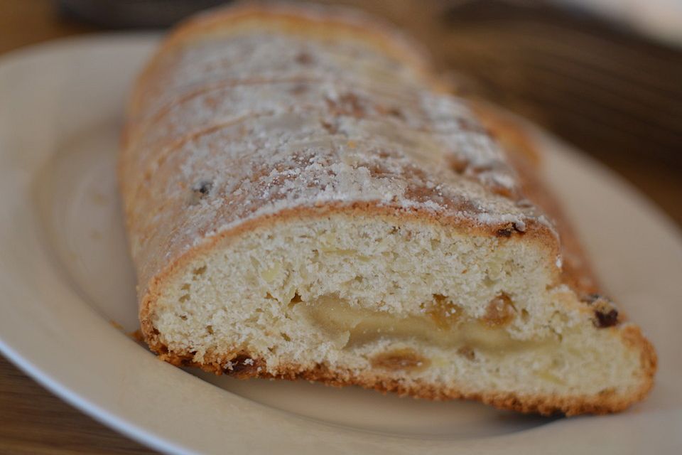 Quarkstollen mit Marzipan