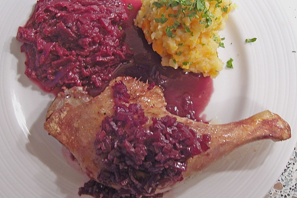 Entenkeulen mit Rotwein - Zwiebelsoße