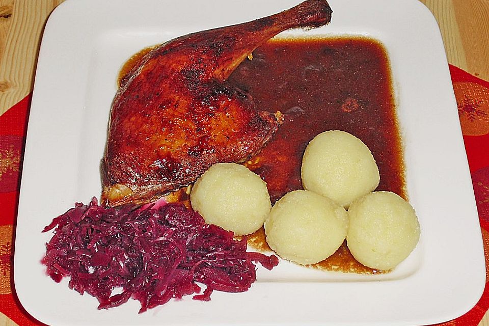 Entenkeulen mit Rotwein - Zwiebelsoße