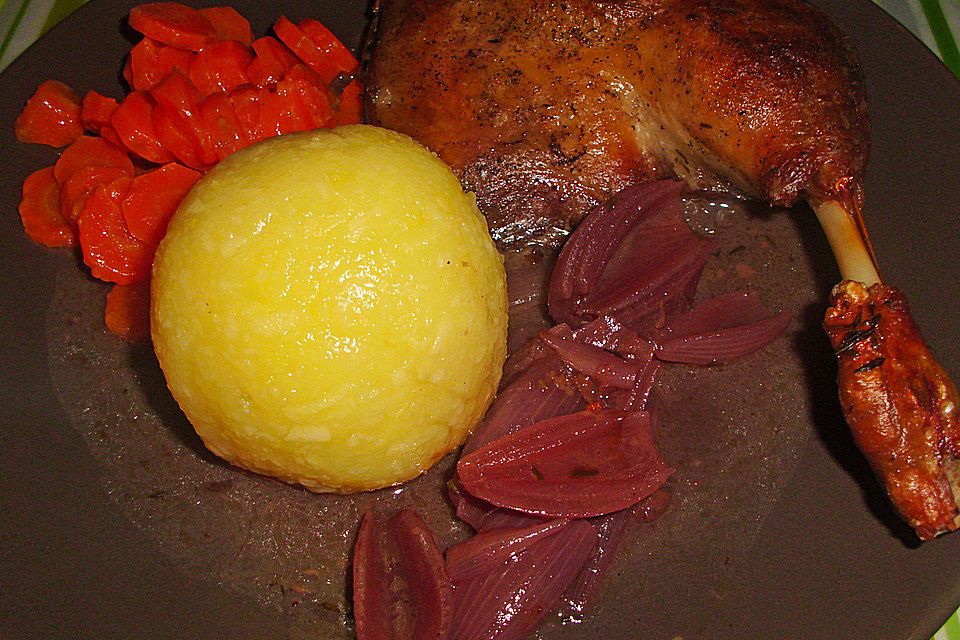 Entenkeulen mit Rotwein - Zwiebelsoße