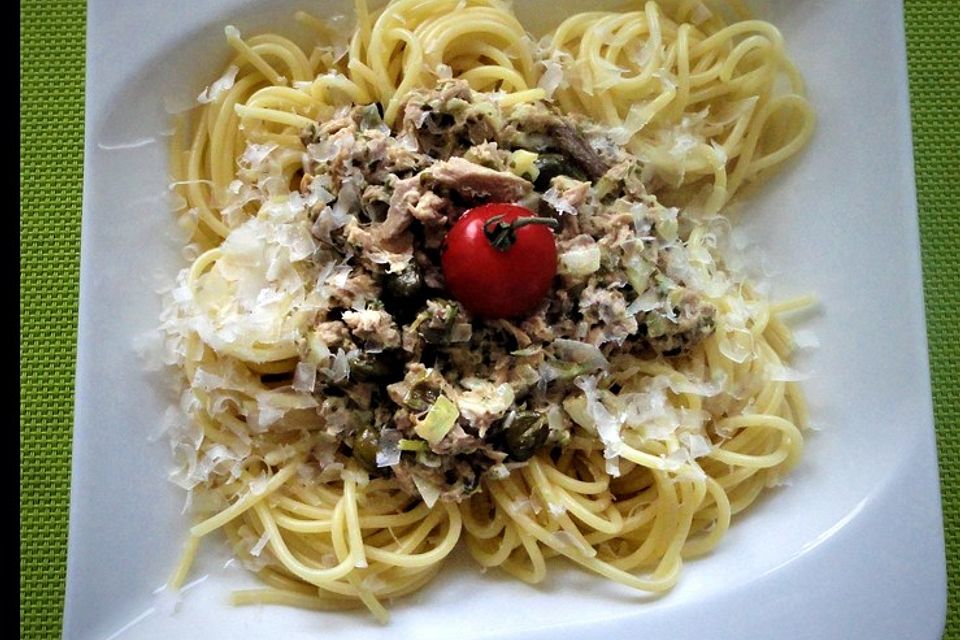 Pasta mit Thunfisch - Zitronensoße