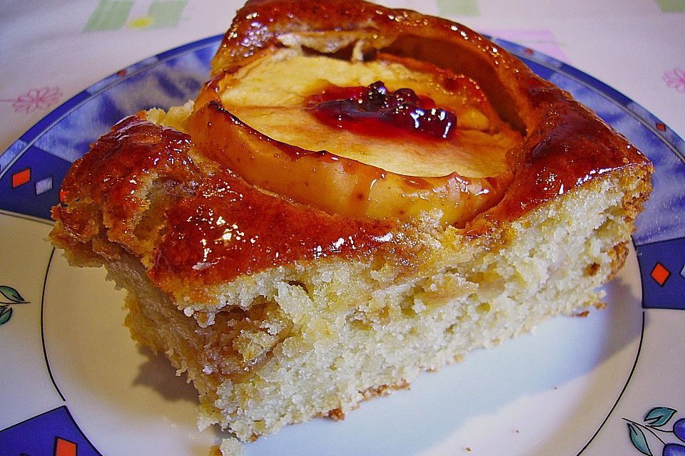 Apfeltorte mit Preiselbeeren