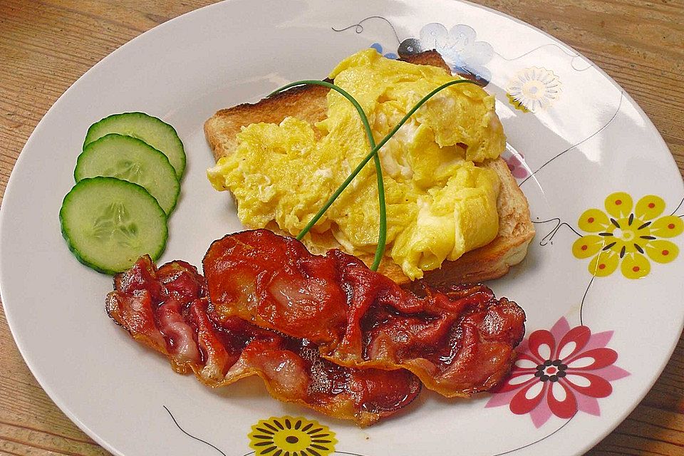 Scrambled eggs with bacon