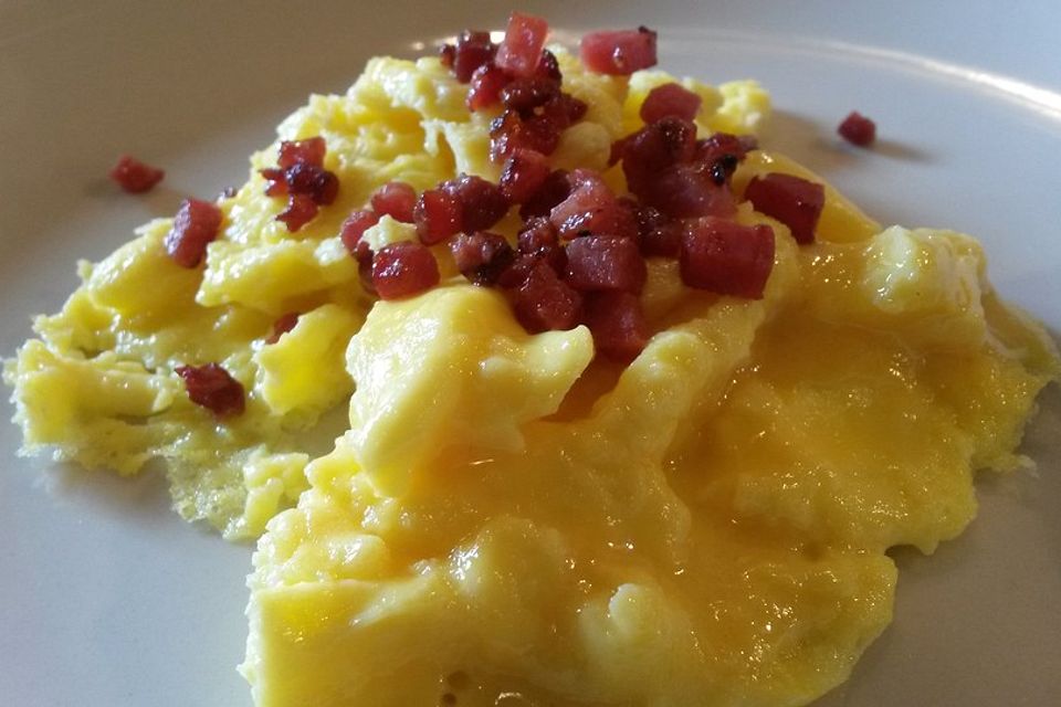 Scrambled eggs with bacon