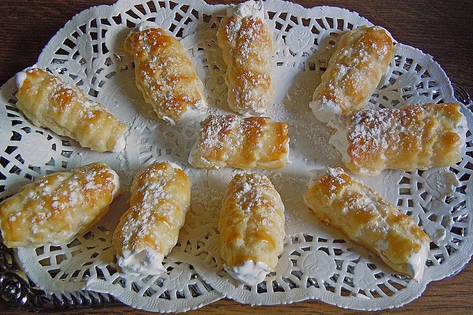 Mini - Schaumrollen mit Zimtschaum