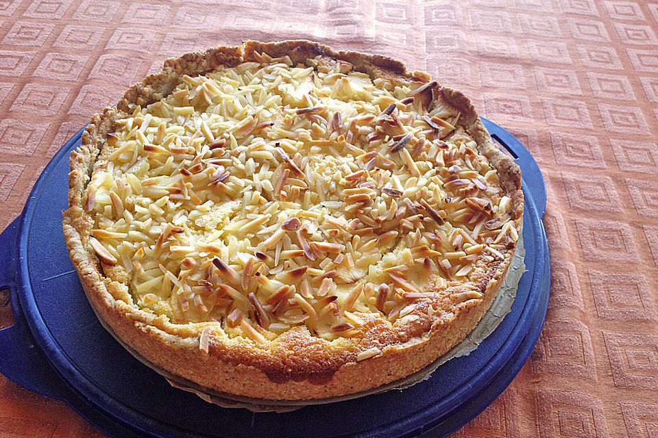 Apfelkuchen mit Mandellikör - Sahne