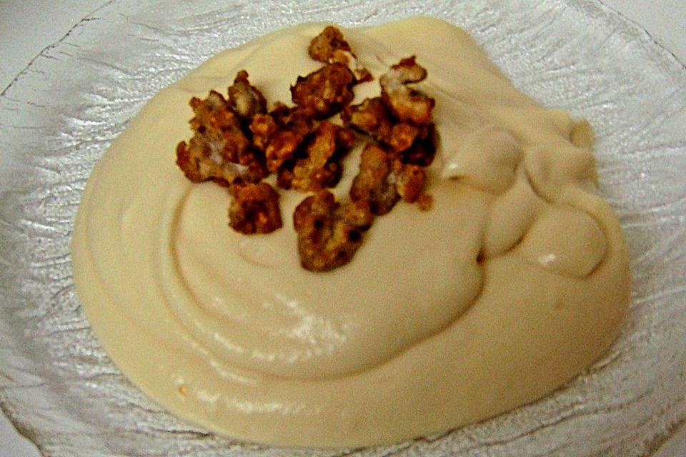 Gebrannte Creme mit Walnusskrokant