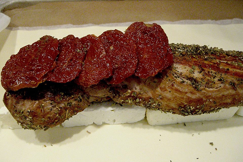 Mediterranes Schweinefilet im Blätterteig