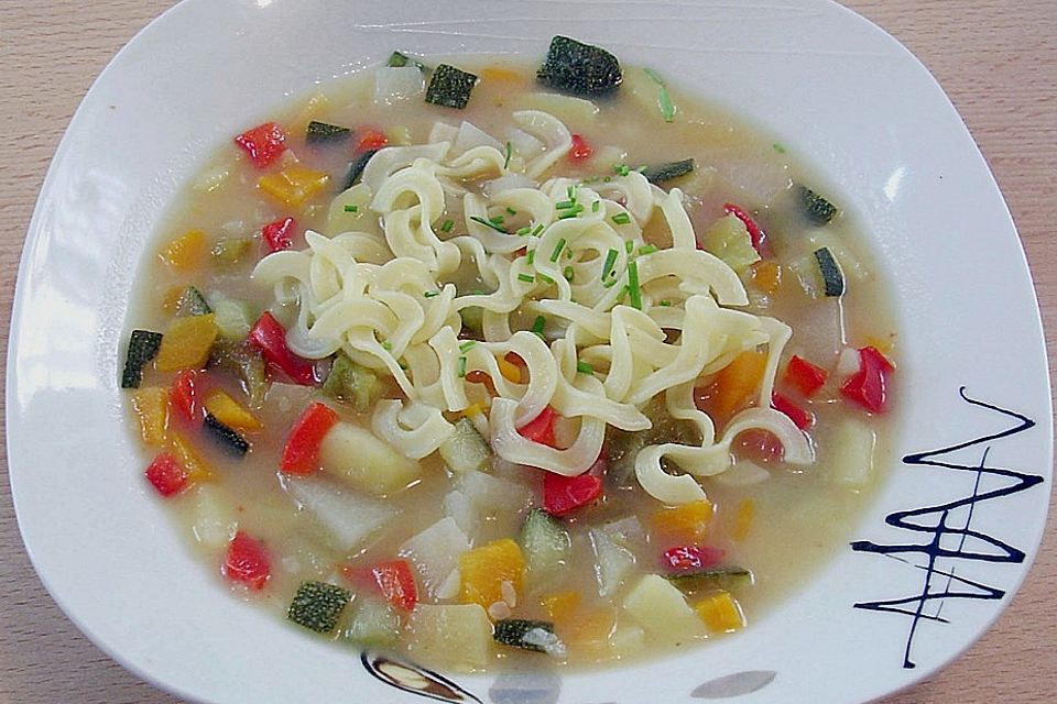 Bunte Gemüsesuppe