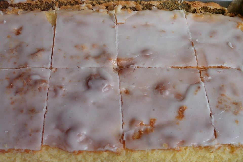 Saftiger Zitronenkuchen