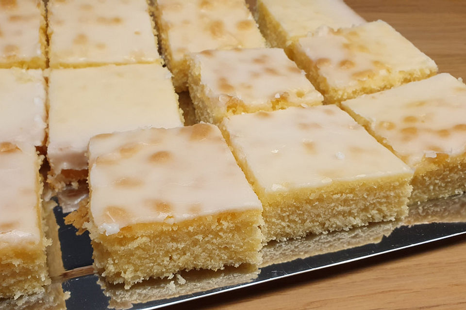 Saftiger Zitronenkuchen