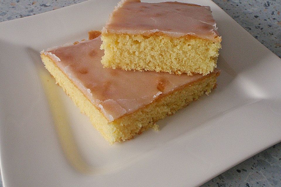 Saftiger Zitronenkuchen