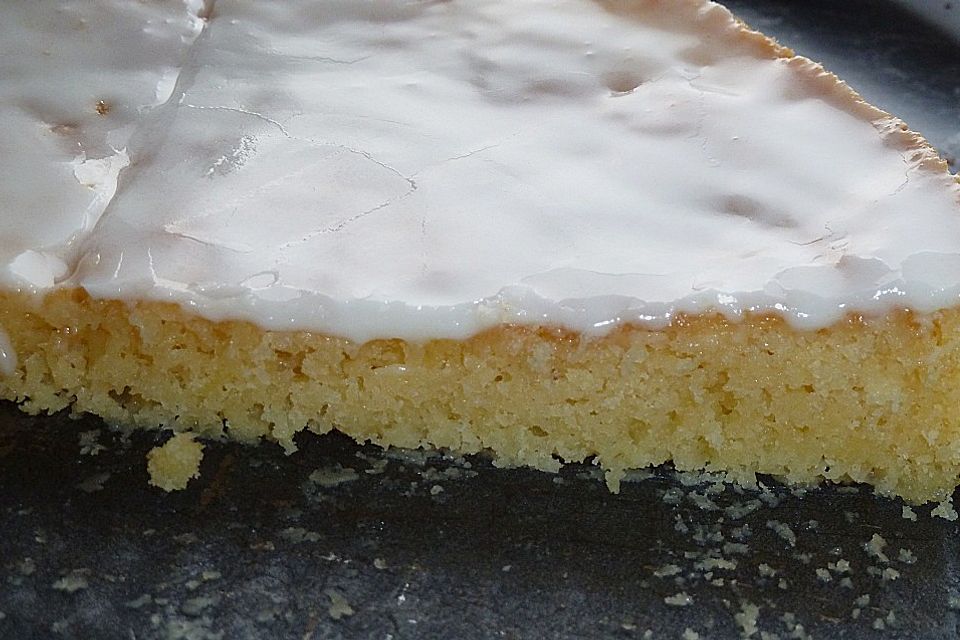 Saftiger Zitronenkuchen