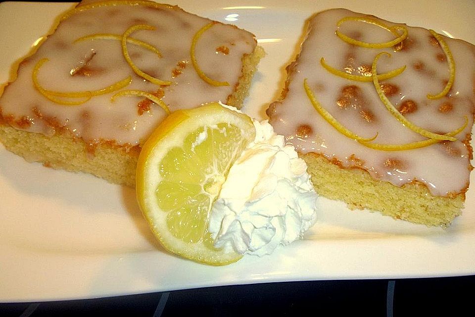 Saftiger Zitronenkuchen