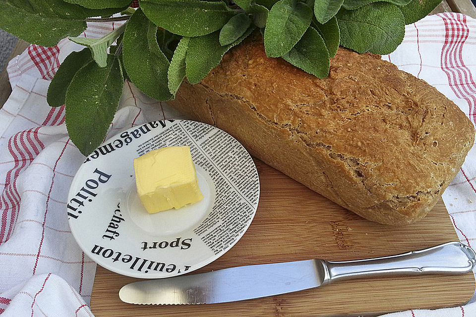 Dunkles Landbrot mit Hafer