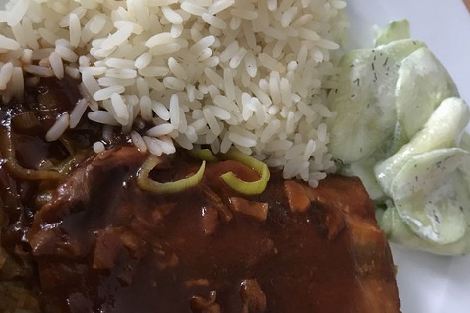 Lachs-Teriyaki auf Porreegemüse