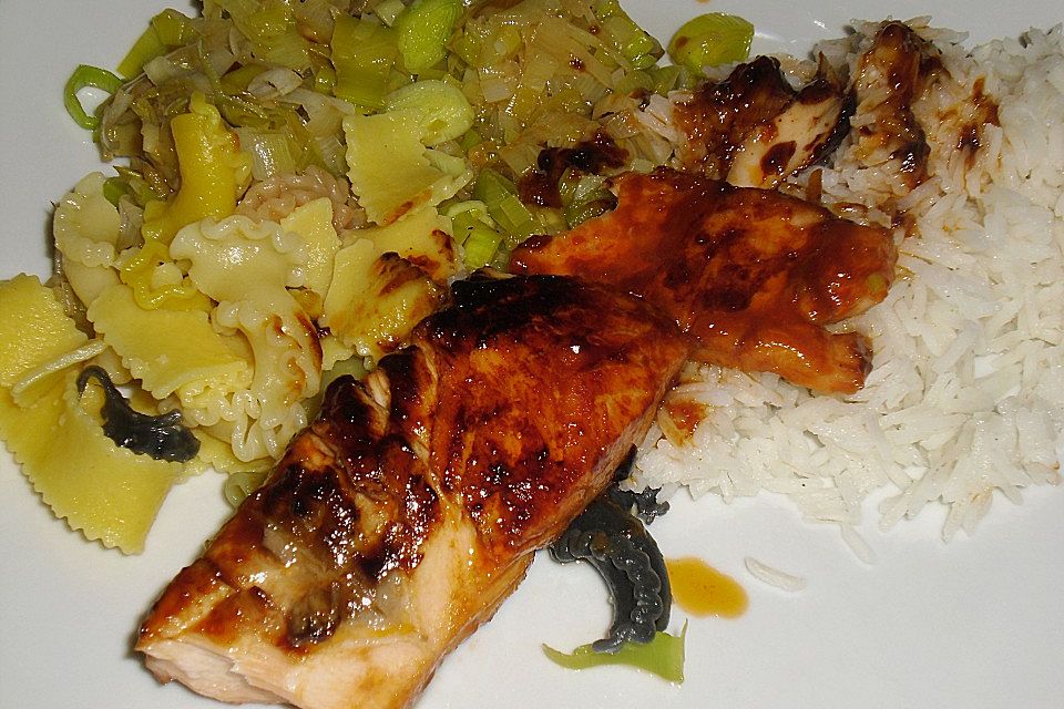 Lachs-Teriyaki auf Porreegemüse