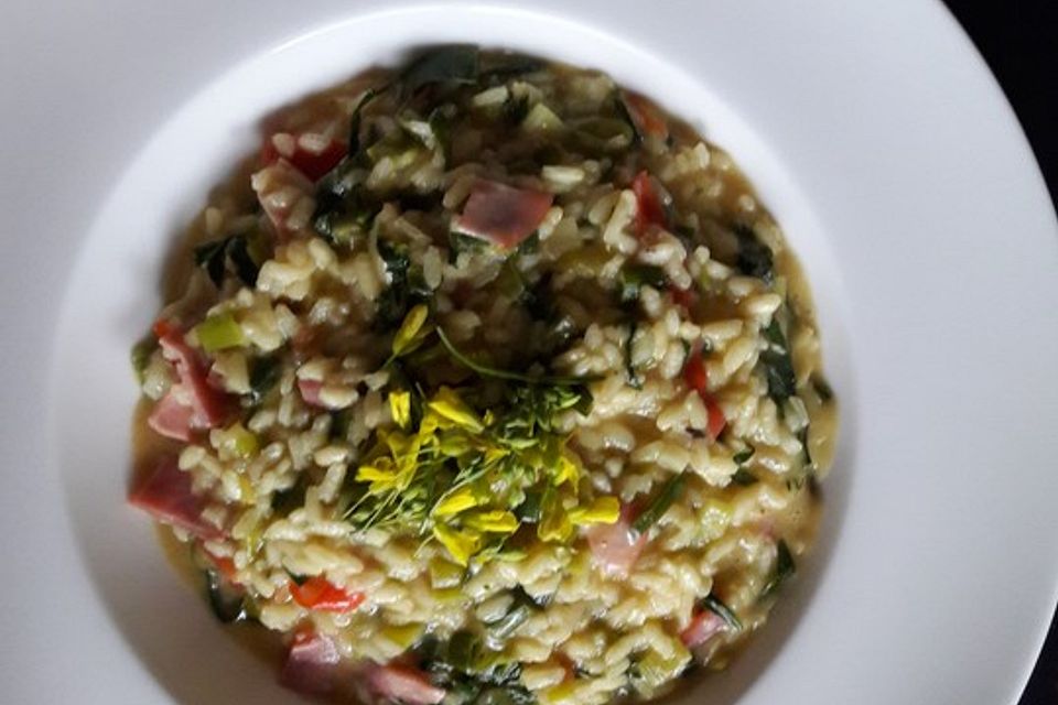 Rucola-Risotto mit Schinken