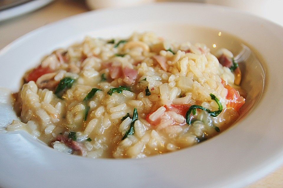 Rucola-Risotto mit Schinken