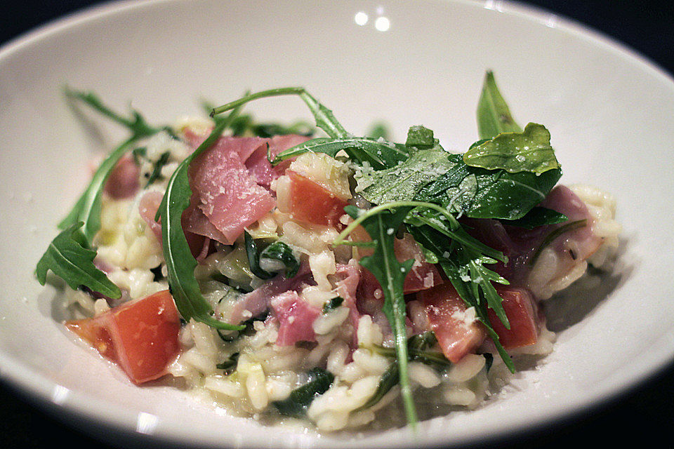 Rucola-Risotto mit Schinken