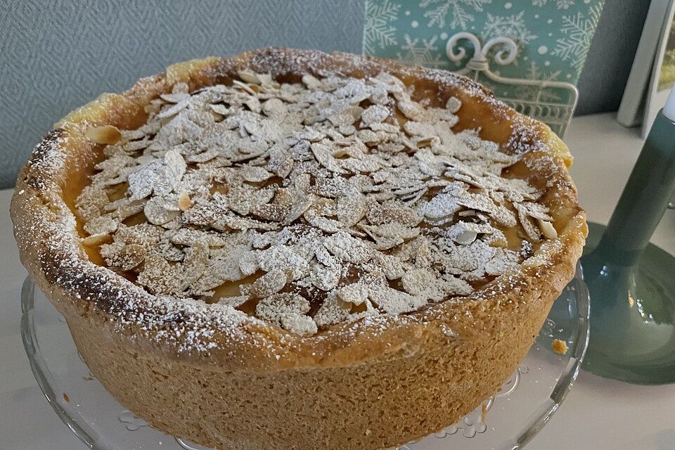 Bratapfelkuchen mit ganzen Äpfeln