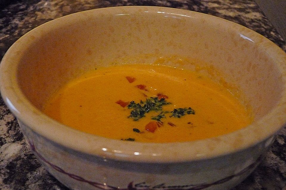 Karottensuppe mit Aprikosen