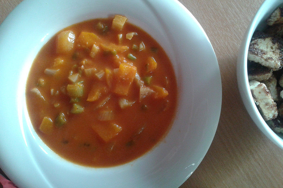 Tomatensuppe mit Gemüse