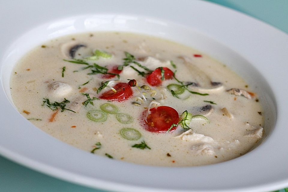 Hühnersuppe mit Kokosmilch