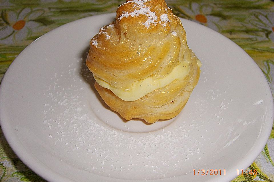 Windbeutel mit Vanillecreme