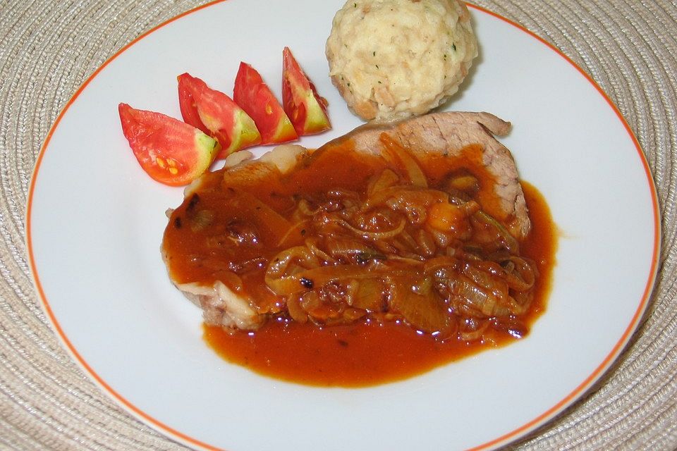 Geschmorte Hochrippe in Zwiebelsauce